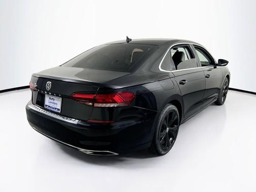 Deep Black Pearl 2021 Volkswagen Passat 2.0T SE