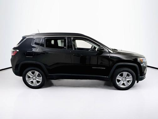 Diamond Black Crystal Pearlcoat 2022 Jeep Compass Latitude