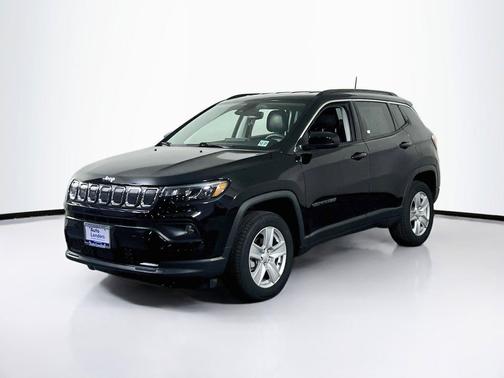 Diamond Black Crystal Pearlcoat 2022 Jeep Compass Latitude