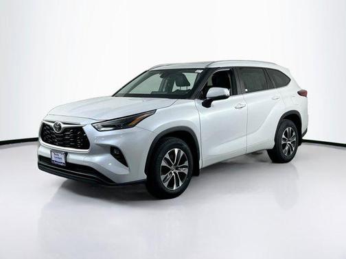 Wind Chill Pearl 2023 Toyota Highlander XLE