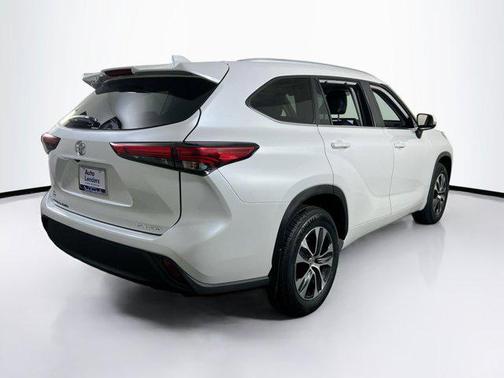 Wind Chill Pearl 2023 Toyota Highlander XLE