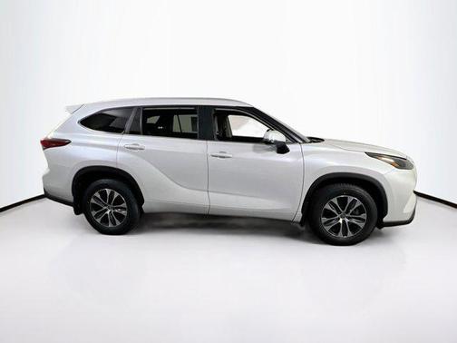 Wind Chill Pearl 2023 Toyota Highlander XLE