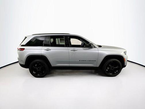 2022 Jeep Grand Cherokee Altitude