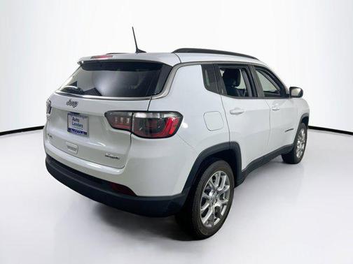 Bright White Clearcoat 2022 Jeep Compass Latitude Lux