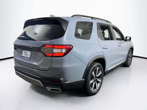 Gray 2023 Honda Pilot AWD Elite