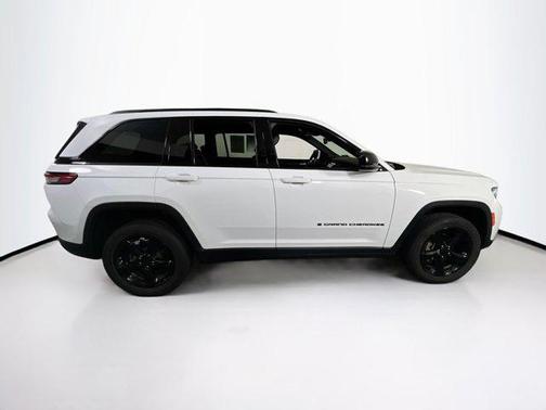 2022 Jeep Grand Cherokee Altitude