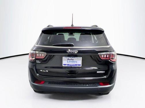 Diamond Black Crystal Pearlcoat 2022 Jeep Compass Latitude