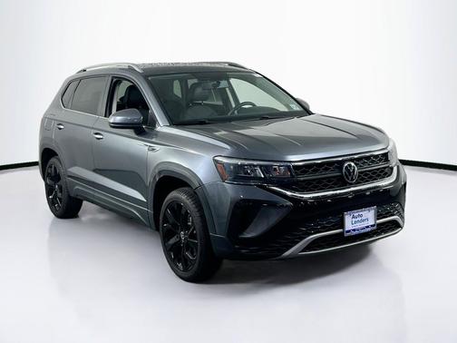 Platinum Gray Metallic 2022 Volkswagen Taos 1.5T SE
