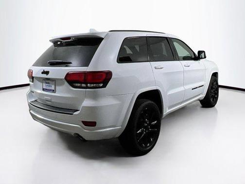 2022 Jeep Grand Cherokee Laredo