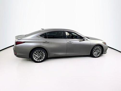 2021 Lexus ES 300h Ultra Luxury