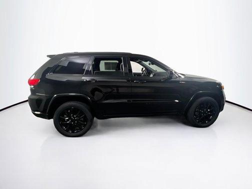 2022 Jeep Grand Cherokee Laredo