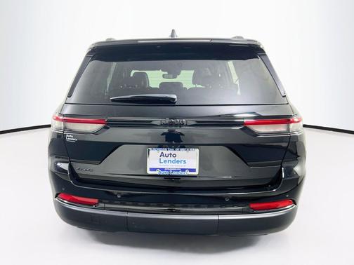 Diamond Black Crystal Pearlcoat 2023 Jeep Grand Cherokee Altitude