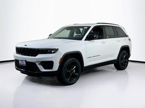 Bright White Clearcoat 2023 Jeep Grand Cherokee Altitude