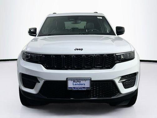 Bright White Clearcoat 2023 Jeep Grand Cherokee Altitude