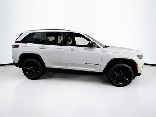 Bright White Clearcoat 2023 Jeep Grand Cherokee Altitude