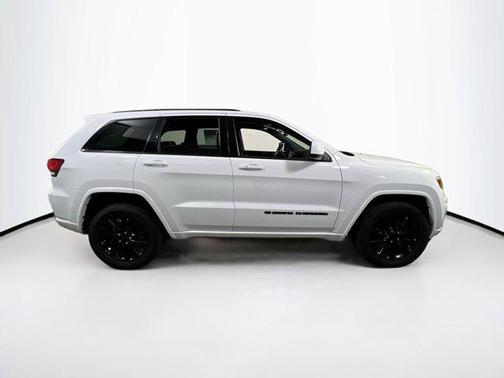 2022 Jeep Grand Cherokee Laredo