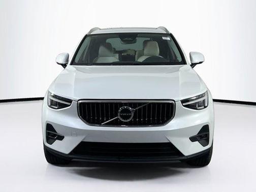 2023 Volvo XC40 B4 Plus Bright Theme