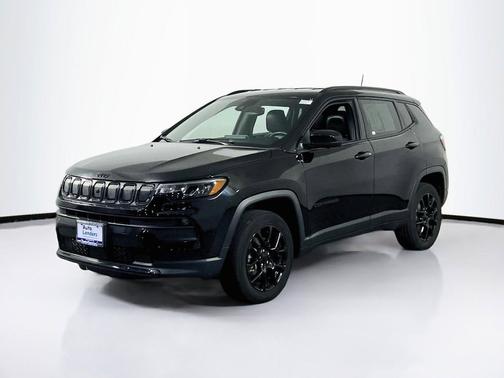 Diamond Black Crystal Pearlcoat 2022 Jeep Compass Latitude
