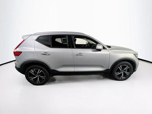 2023 Volvo XC40 B5 Core
