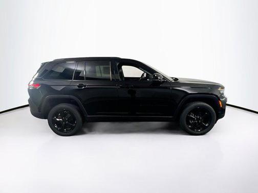 2022 Jeep Grand Cherokee Altitude