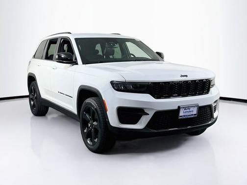 Bright White Clearcoat 2023 Jeep Grand Cherokee Altitude