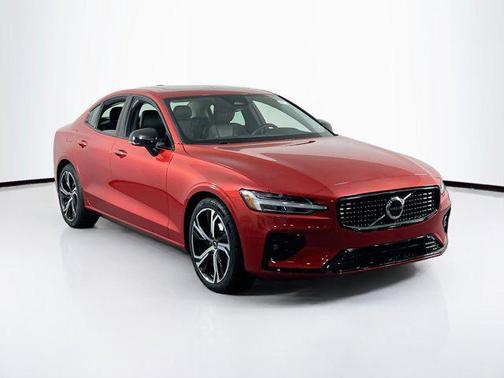 2023 Volvo S60 B5 Core Dark Theme