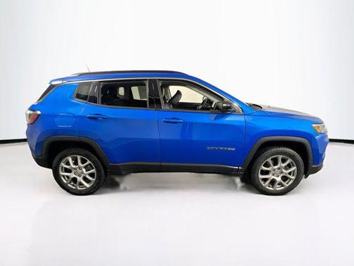 2022 Jeep Compass Latitude Lux