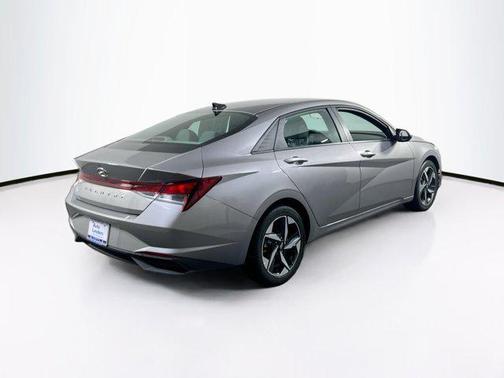 Fluid Metal 2023 Hyundai ELANTRA SEL