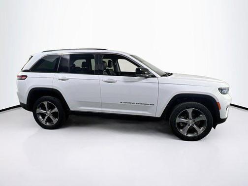 Bright White Clearcoat 2023 Jeep Grand Cherokee Limited
