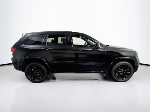 2022 Jeep Grand Cherokee Laredo