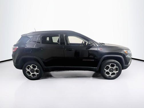 Diamond Black Crystal Pearlcoat 2022 Jeep Compass Trailhawk