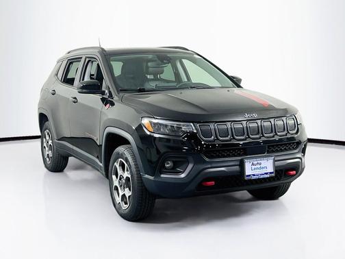 Diamond Black Crystal Pearlcoat 2022 Jeep Compass Trailhawk
