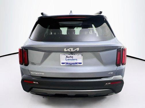 Everlasting Silver 2023 Kia Sorento S