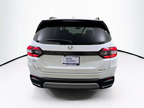 Platinum White Pearl 2023 Honda Pilot Touring 8-Passenger