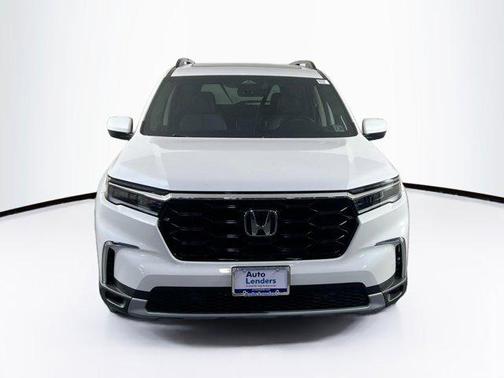 Platinum White Pearl 2023 Honda Pilot Touring 8-Passenger