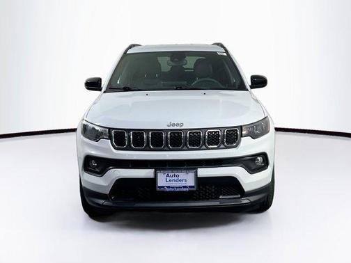 Bright White Clearcoat 2023 Jeep Compass Latitude