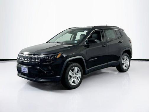 Diamond Black Crystal Pearlcoat 2022 Jeep Compass Latitude