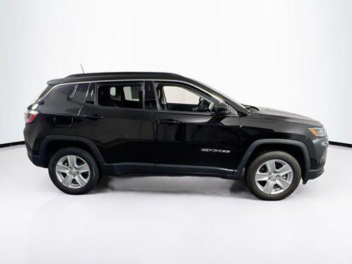 Diamond Black Crystal Pearlcoat 2022 Jeep Compass Latitude