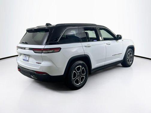 Bright White Clearcoat 2022 Jeep Grand Cherokee Trailhawk