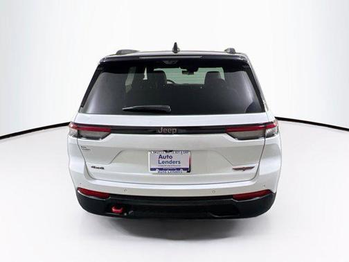 Bright White Clearcoat 2022 Jeep Grand Cherokee Trailhawk