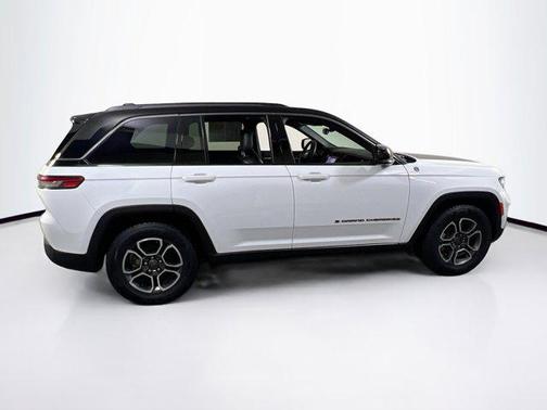 Bright White Clearcoat 2022 Jeep Grand Cherokee Trailhawk