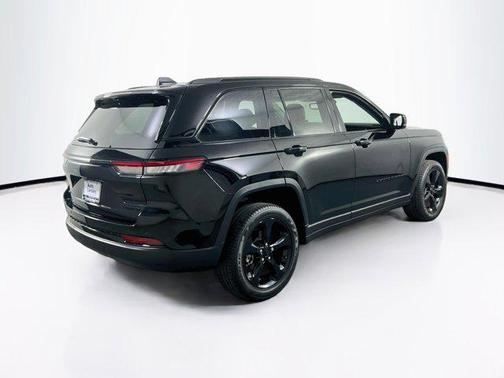 Diamond Black Crystal Pearlcoat 2023 Jeep Grand Cherokee Limited