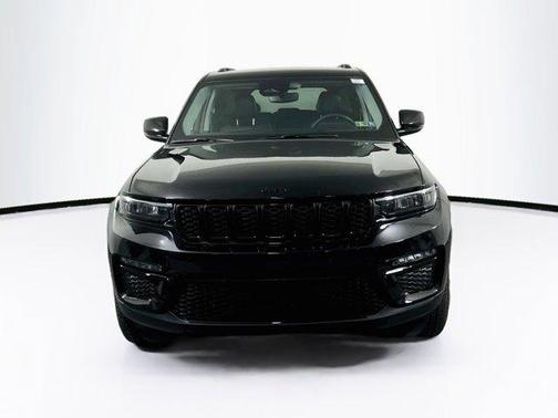 Diamond Black Crystal Pearlcoat 2023 Jeep Grand Cherokee Limited