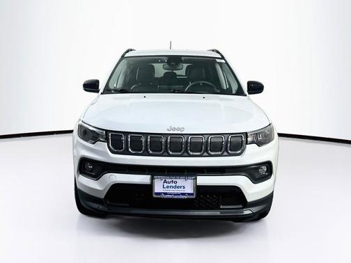 Bright White Clearcoat 2022 Jeep Compass Latitude