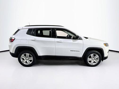 Bright White Clearcoat 2022 Jeep Compass Latitude