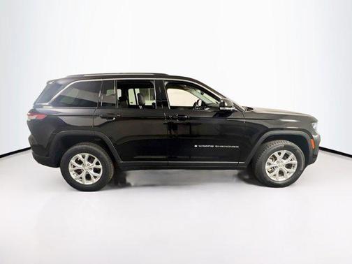 Diamond Black Crystal Pearlcoat 2023 Jeep Grand Cherokee Limited