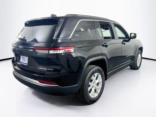 Diamond Black Crystal Pearlcoat 2023 Jeep Grand Cherokee Limited