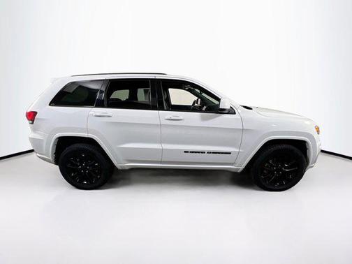 2022 Jeep Grand Cherokee Laredo