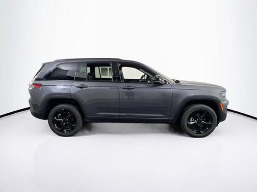 2022 Jeep Grand Cherokee Altitude