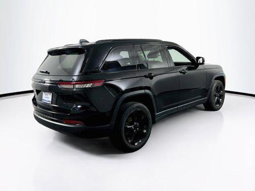 Diamond Black Crystal Pearlcoat 2023 Jeep Grand Cherokee Limited